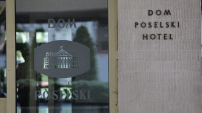 Bakan buna dayanamadı. Altı yıl sonra parlamento otelinden ayrıldı. "patoposlovas" 2 Bakan buna dayanamadi alti yil sonra parlamento otelinden ayrildi patoposlovas 15468