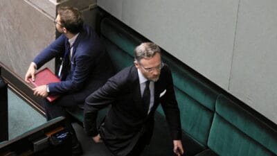 Bakan zurek e karsi baskanlik ofisi mahkemelerin yasadisi bilesimleri hakkinda w 14874