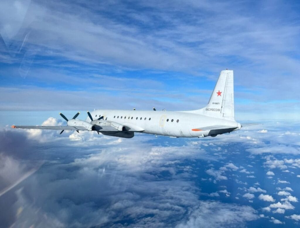 baltik denizi uzerinde askeri hareketlilik polonya savas ucaklari bir rus ucagina onleme yapti 19903