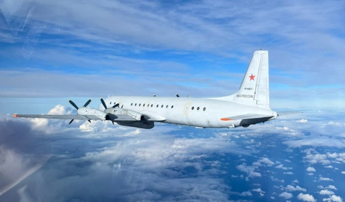 Baltik denizi uzerinde askeri hareketlilik polonya savas ucaklari bir rus ucagina onleme yapti 19903