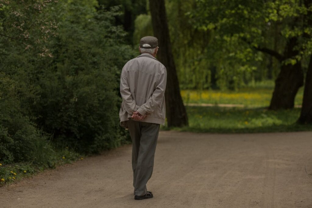 baskan dolandiriciligi 71 yasindaki kisi reklami gordu ve banka hesabindaki parayi kaybetti 19392