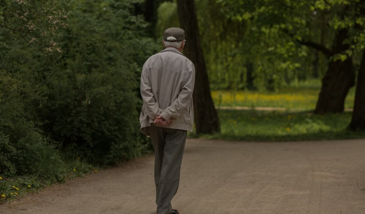 Baskan dolandiriciligi 71 yasindaki kisi reklami gordu ve banka hesabindaki parayi kaybetti 19392