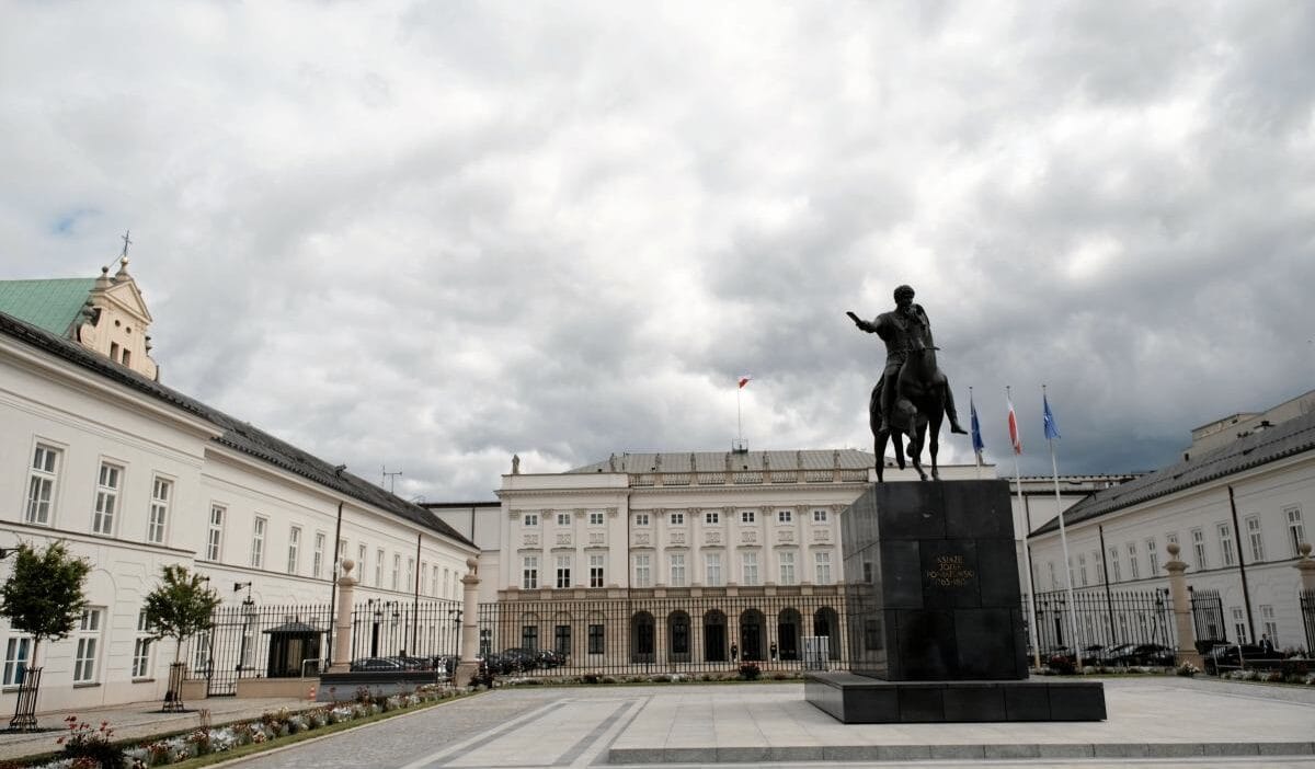 Baskanlik ofisi limuzin kiralanmasi icin bir ihale acti ne kadar odemek istedigi biliniyor 18538