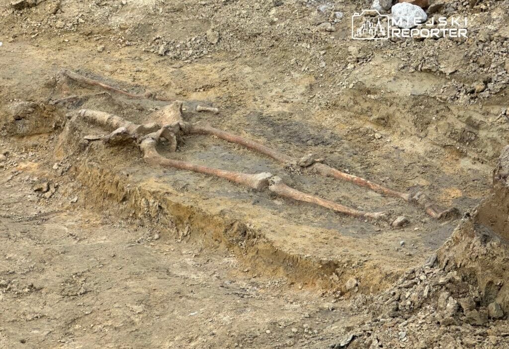 Bati i stasyonu na giden tramvayin insaat alaninda insan kalintilari servisler santiyede calisiyor 15822