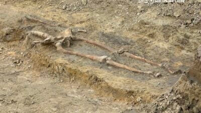 Bati i stasyonu na giden tramvayin insaat alaninda insan kalintilari servisler santiyede calisiyor 15822