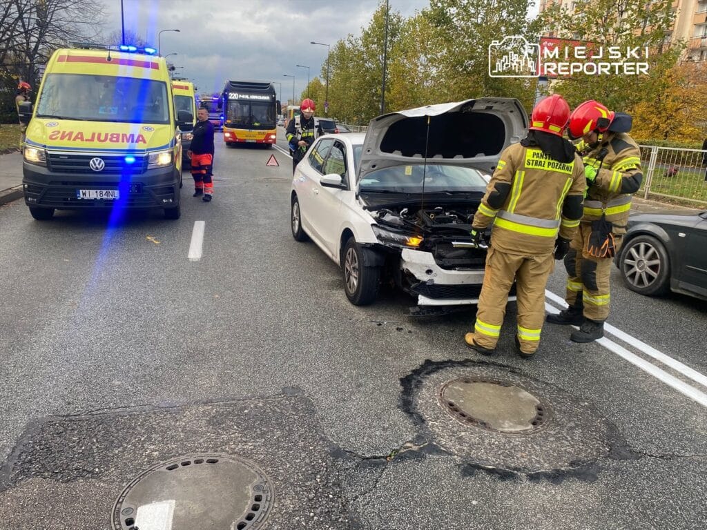 bemowo da iki skoda carpisti uc kisi kurtarma ekiplerinin bakimi altinda 19680