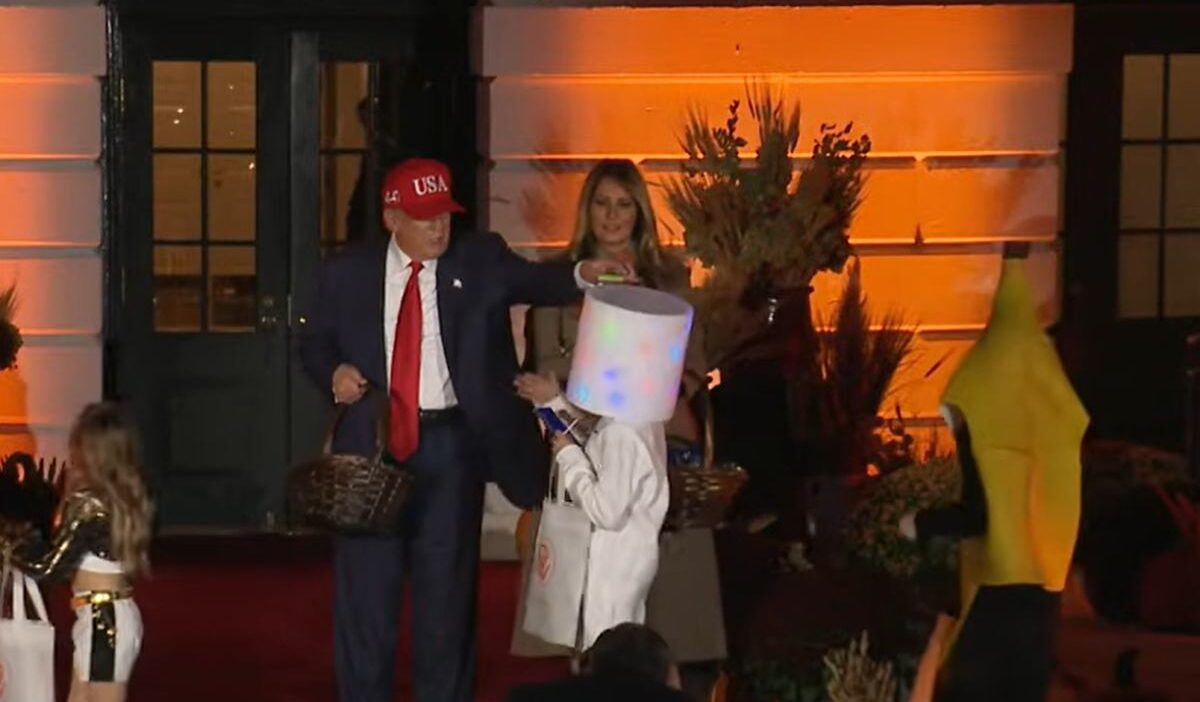 Beyaz saray'da cadılar bayramı. Trump ilk dönemindeki bir jesti tekrarladı 1 Beyaz saray da cadilar bayrami trump ilk donemindeki bir jesti tekrarladi 20362