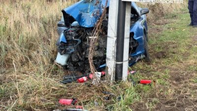 Bialoleka da bir peugeot ile direge carpti araba yanmaya basladi 17958