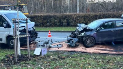 Bielany'de bir otomobil ile minibüs kafa kafaya çarpıştı 2 Bielany de bir otomobil ile minibus kafa kafaya carpisti 20305