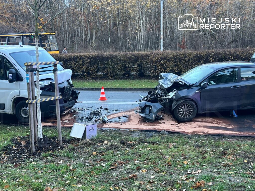 bielany de bir otomobil ile minibus kafa kafaya carpisti 20305