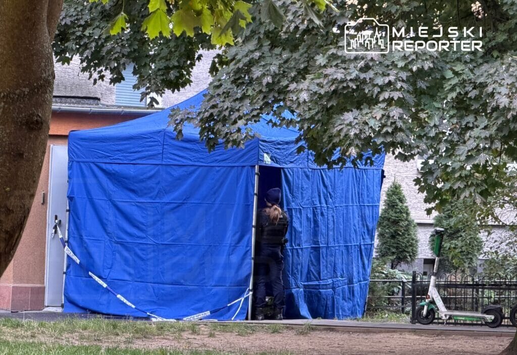 Bielany de bir trajedi daha bir apartman blogunun onunde polis cadiri 17730