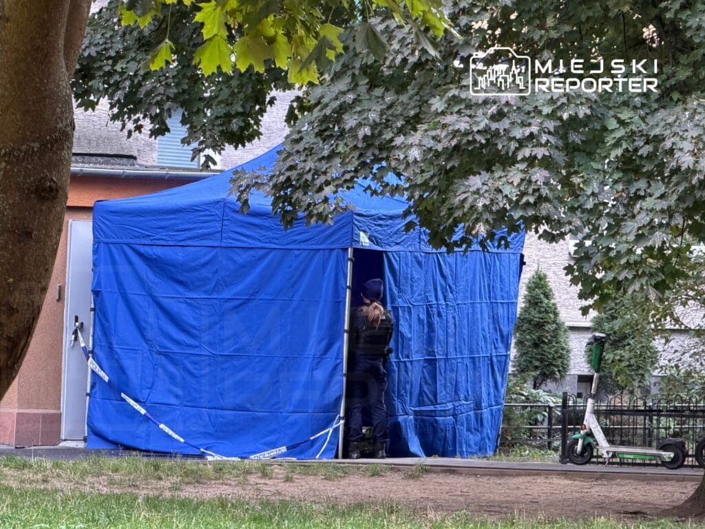 bielany de bir trajedi daha bir apartman blogunun onunde polis cadiri 17730