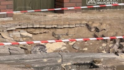 Bielany de buyuk su kaynagi arizasi kaldirim ve yol coktu 19212