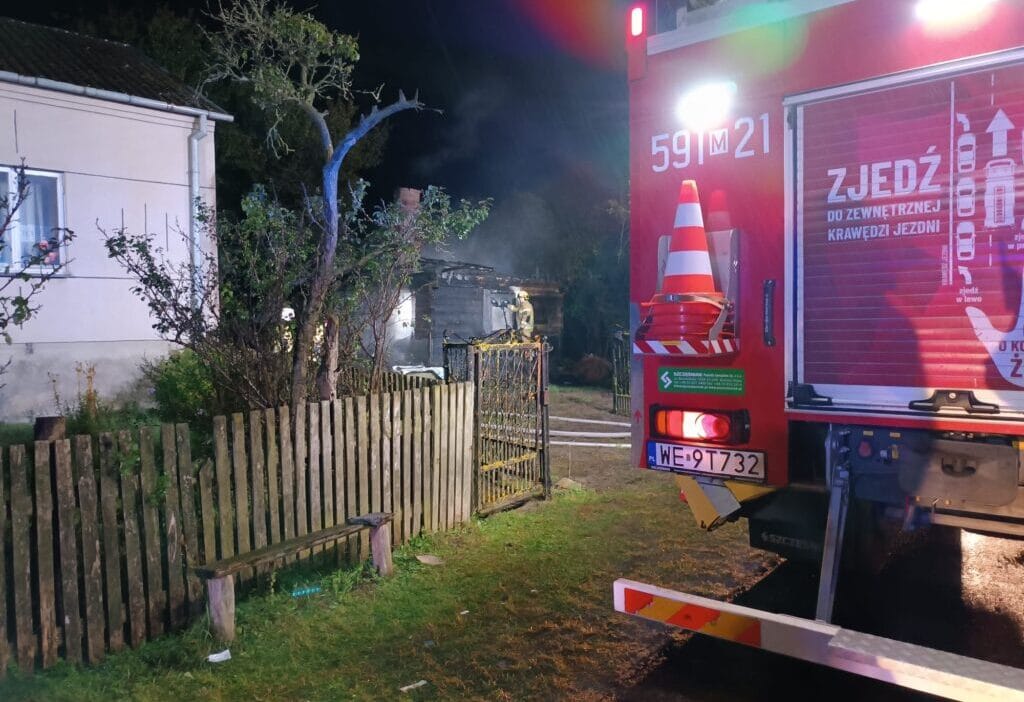 Bina yanginindan sonra komurlesmis cesetler biri yanginda digeri yangin sondurme calismalarinda olmak uzere iki kisi oldu 15720