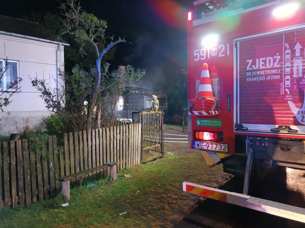 bina yanginindan sonra komurlesmis cesetler biri yanginda digeri yangin sondurme calismalarinda olmak uzere iki kisi oldu 15720