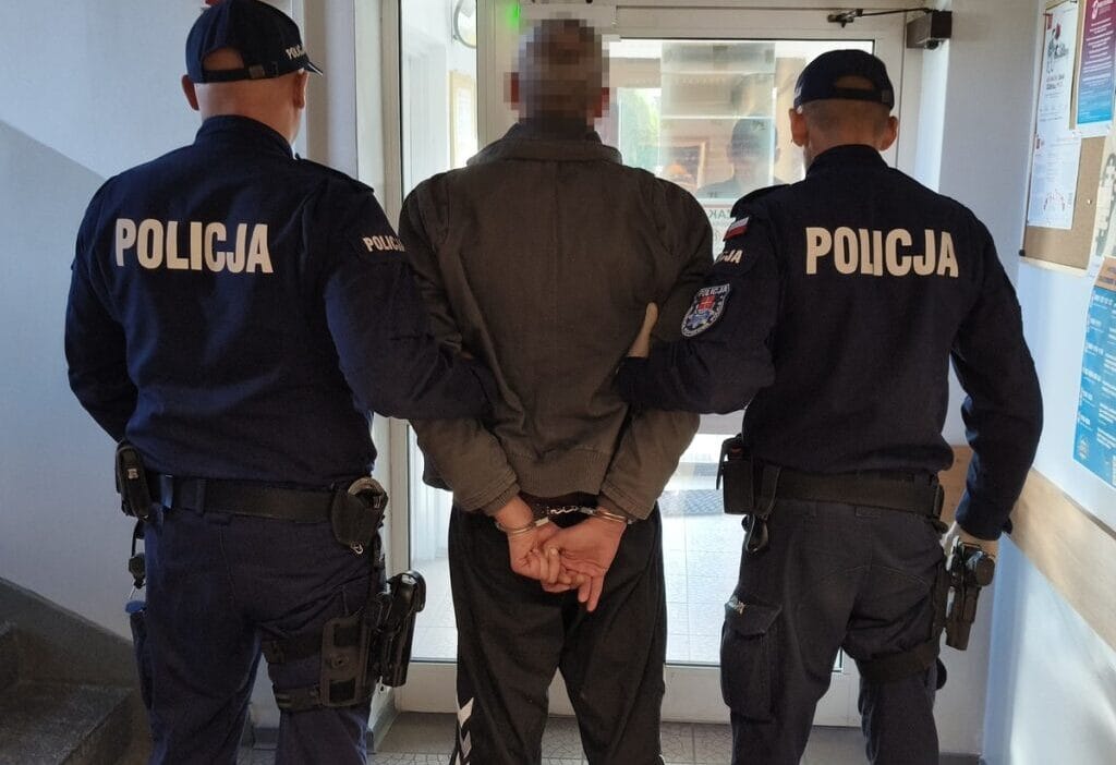 Bir adam kizini bicakla tehdit etti o suclandi 19833