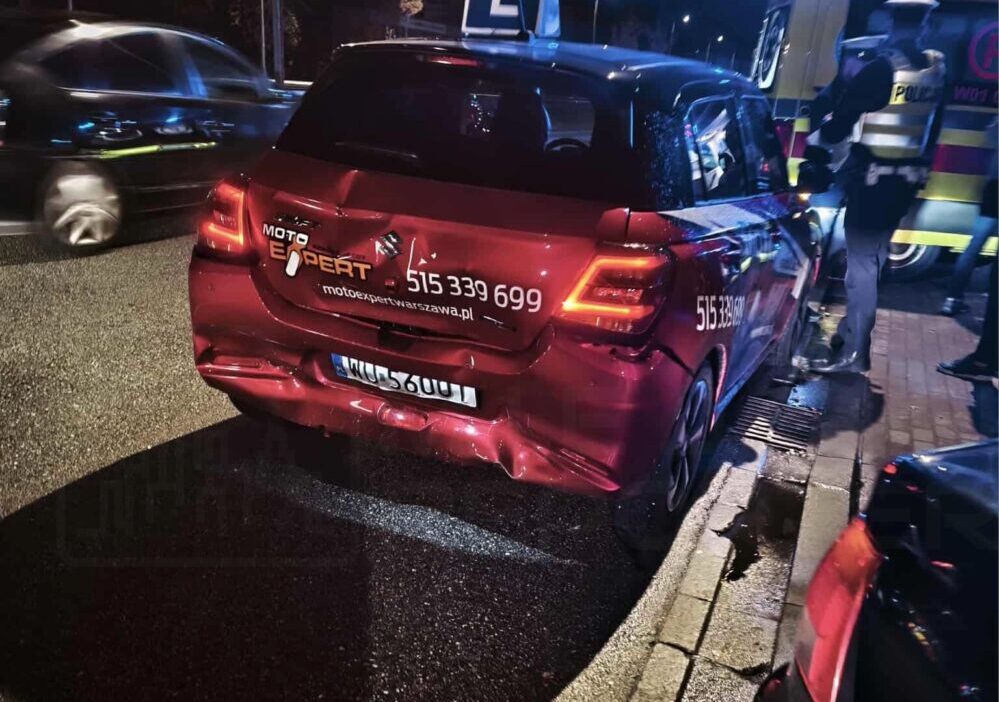 Bir audi surucusu park halindeki bir surucu kursu aracina carpti egitmen hastaneye kaldirildi 20027