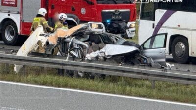 Bir binek arac s7 uzerinde bir yolcu otobusune carpti yol kapandi 16493