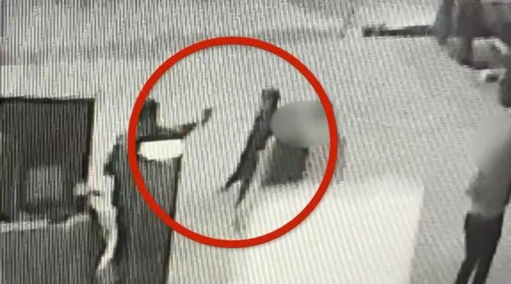 Bir cocuk suclu icin yedi yil hapis cezasi bir cakmakla basladi ve gorme kaybiyla sona erdi 19484