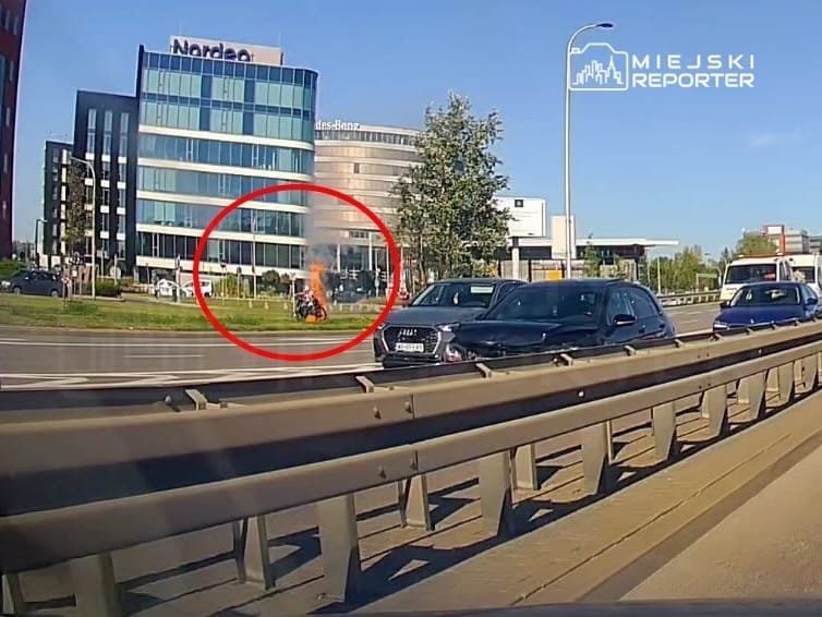 Bir elektrikli tekerlekli sandalye surulurken alev aldi aile kurbana yardim icin bir bagis kampanyasi yurutuyor 16158