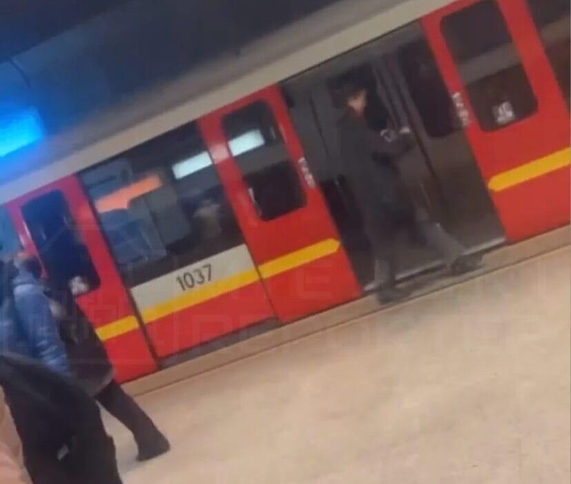 Bir kopek metroyu felc etti servis islemi devam ediyor trafik durdu 17042