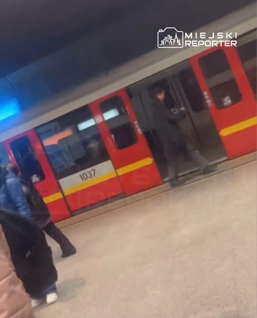 bir kopek metroyu felc etti servis islemi devam ediyor trafik durdu 17042