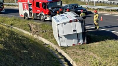 Bir otobusun yan yatmasinin ardindan havalimani kavsagi ust gecidinde servis mudahalesi 16778