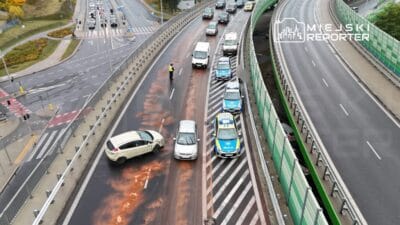 Bir polis ekibi ust gecitte meydana gelen bir kazayi temizliyordu polis arabasina baska bir surucu carpti 16532