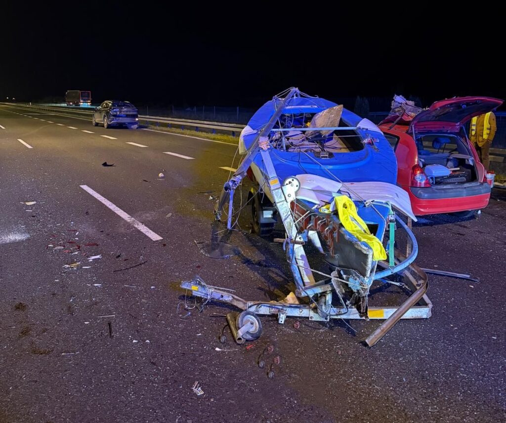 bir renault surucusu s7 yolu uzerinde yelkenli bir teknenin bulundugu romorku ceken audi marka araca arkadan carpti 20481