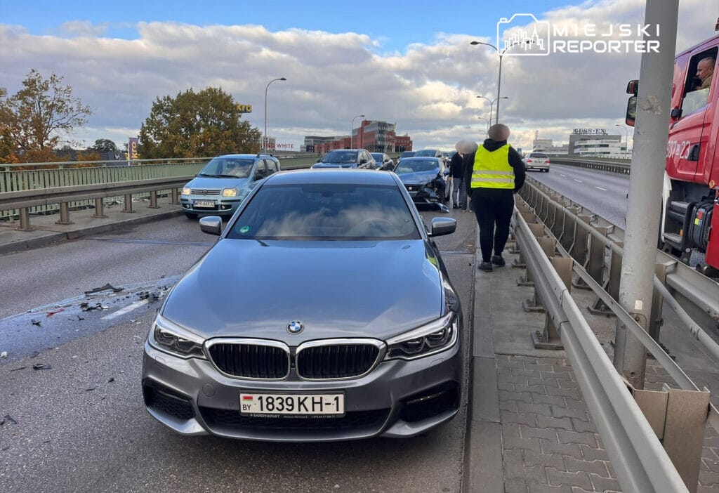 Bir ust gecitte iki aracin carpismasi bugun varsova dan ayrilmayi zorlastirdi 18102