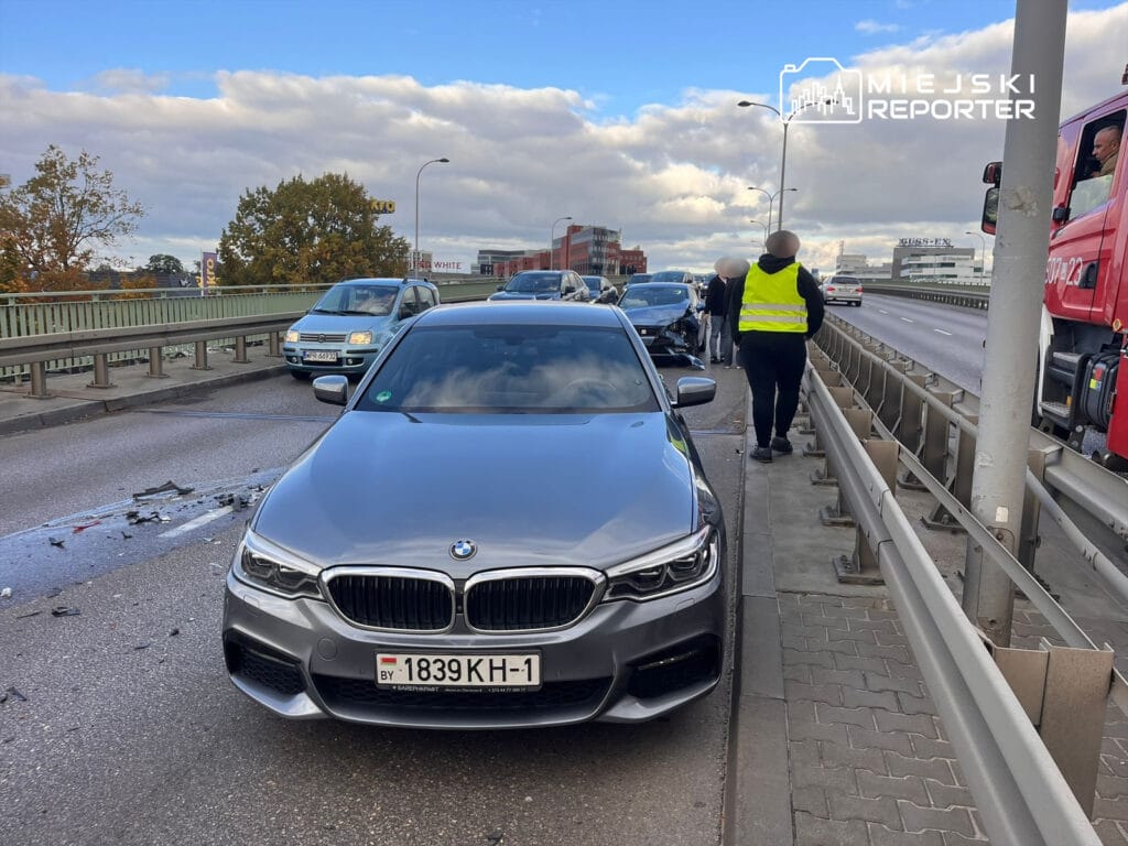 bir ust gecitte iki aracin carpismasi bugun varsova dan ayrilmayi zorlastirdi 18102