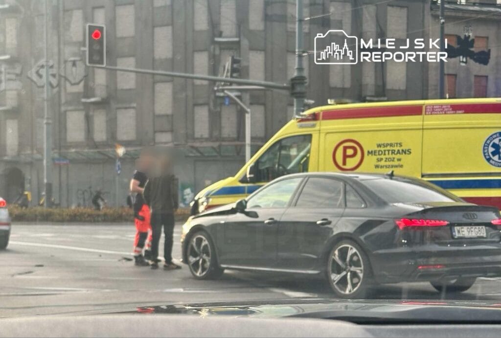 Bm doner kavsagi nda bir ambulans ile bir binek arac carpisti 18743