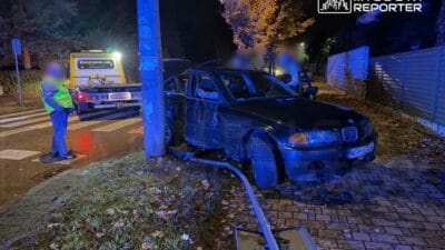 Bmw surucusu hizini ayarlayamadi ve bir direge carpti 4 kisi hastaneye kaldirildi 16586