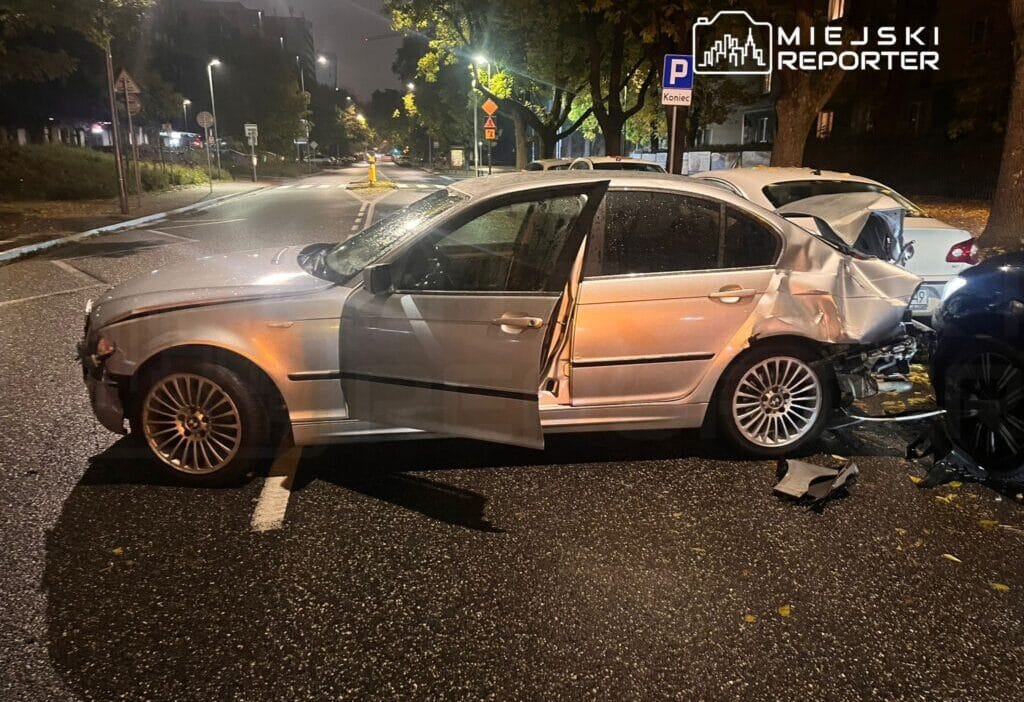 Bmw surucusu mokotow bolgesinde park halindeki 5 araca carpti 15546