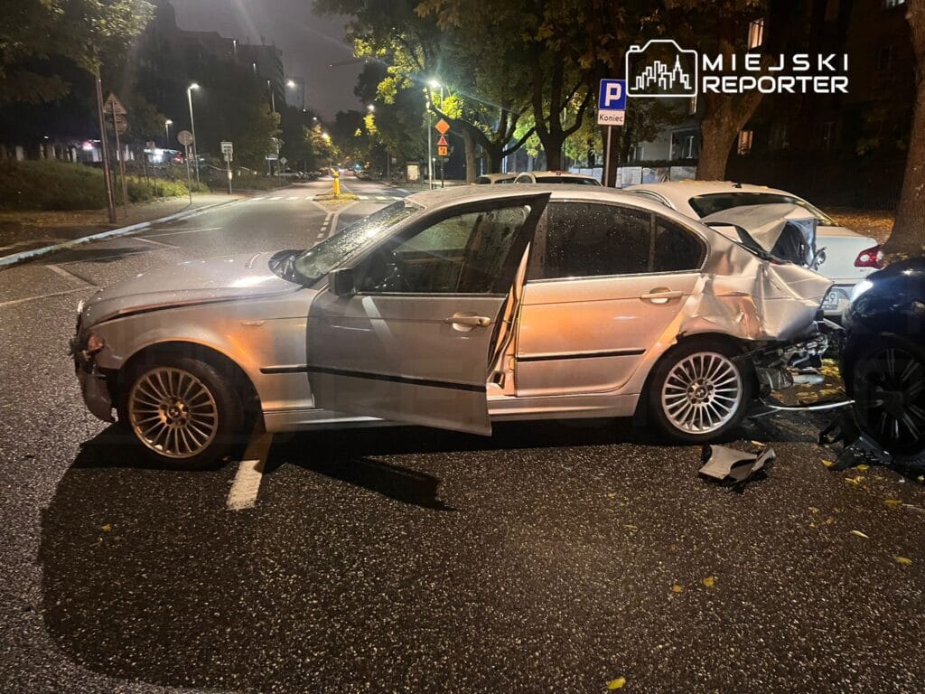 bmw surucusu mokotow bolgesinde park halindeki 5 araca carpti 15546