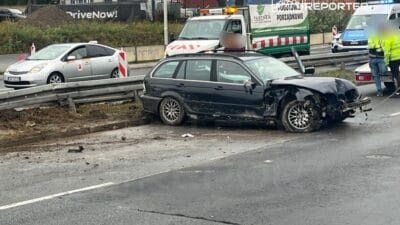 Bmw surucusu wis ostrada da bariyerlere ve lamba diregine carpti 15528
