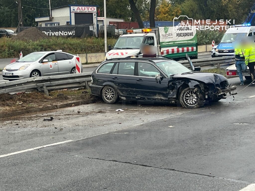 bmw surucusu wis ostrada da bariyerlere ve lamba diregine carpti 15528