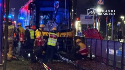 Bródno'da bisikletli tramvayın altında sürüklendi. Kazadan sonra servisler tarafından yapılan işlem 3 Br dno da bisikletli tramvayin altinda suruklendi kazadan sonra servisler tarafindan yapilan islem 15414