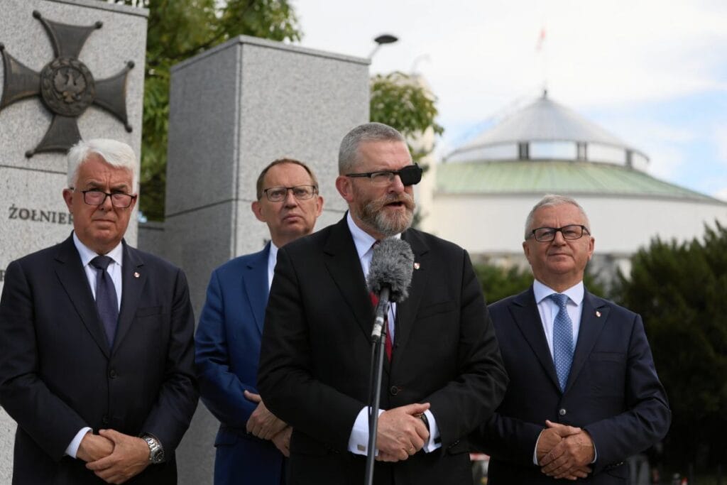 braun un kapali kapilar ardindaki parti toplantilarinda neler oldugunu biliyoruz konu para 19004