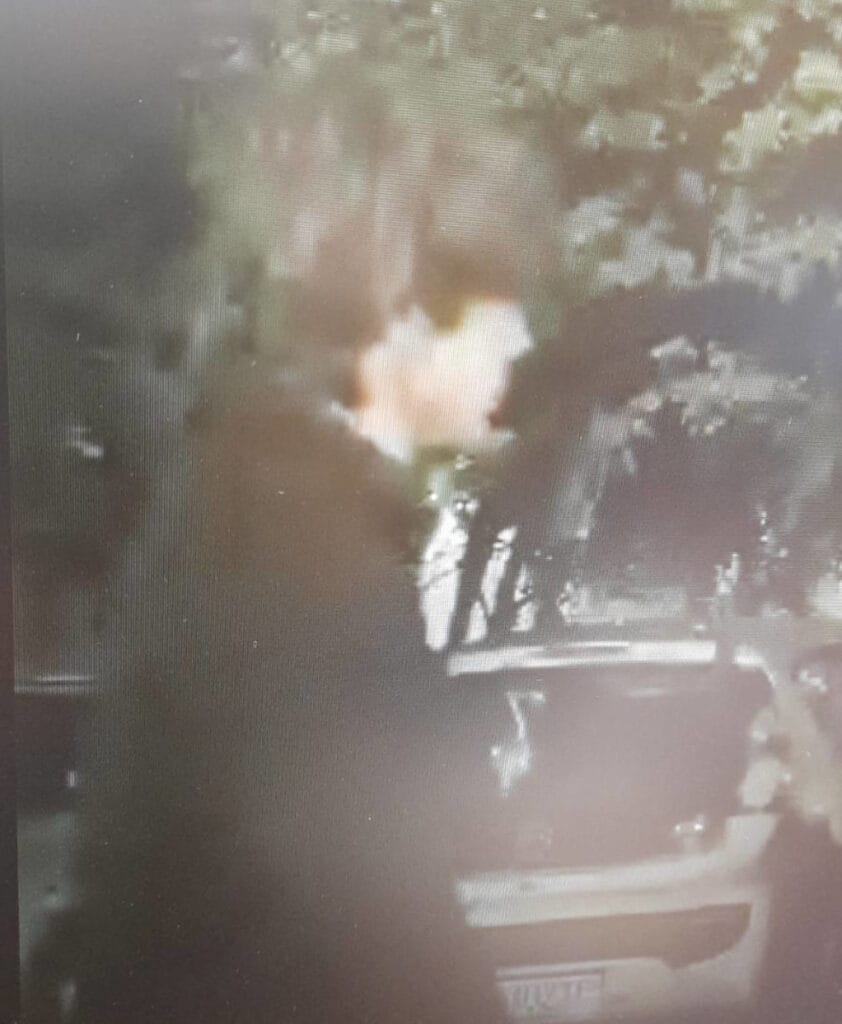 bu adami taniyor musunuz mokotow da duzinelerce araca zarar verdiginden supheleniliyor 16628