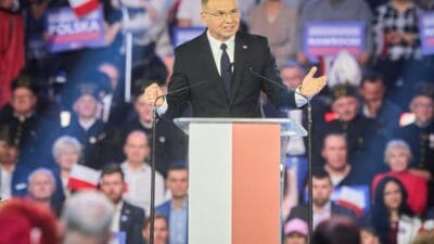 Bu anket duda yi dusunmeye sevk etmeli polonyalilara eski cumhurbaskaninin gelecegini sormuslar 19314