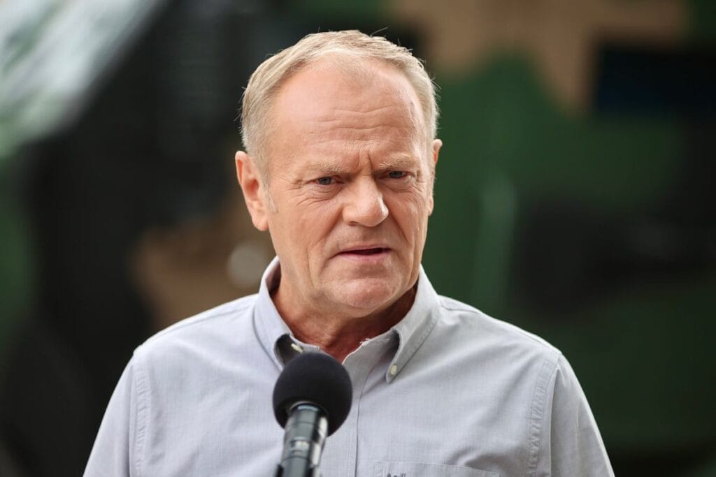 bu sonuclar donald tusk i memnun etmeyecektir anket polonyalilarin onun eylemlerini nasil degerlendirdigini gosterdi 14381