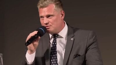 Cek diplomasisinin basi olarak nitelendirilmektedir skandal yazilar yayinladigi iddia edildi 16580