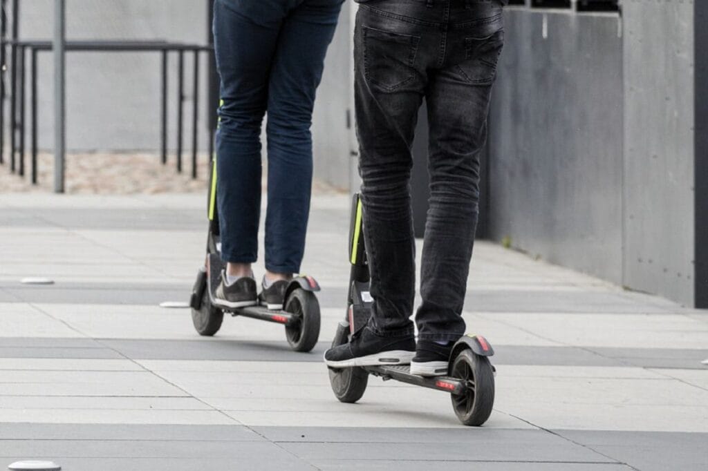 ceklerin canina tak etti elektrikli scooterlar prag sokaklarindan kaybolacak i ste bir alternatif 18276