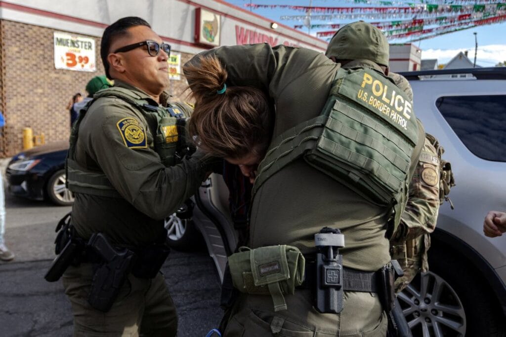 chicago da ice ajanlarinin eylemi medya gozaltina alinanlar arasinda polonyalilar da var 19332