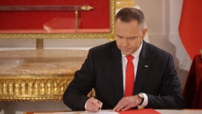 Cumhurbaskani nin avrupa komisyonu baskani na yazdigi sert mektup polonya kabul etmeyecektir 15948