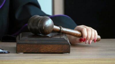 Cz stochowa dan 8 yasindaki kamil in olumu mahkeme yetkililerin sorumluluguna iliskin davayi yeniden gorusuyor 19890