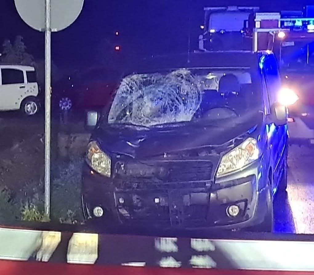 dk53 te bir yayaya olumcul carpma ve kacma adam siyah giyinmisti ve reflektor takmiyordu 16137