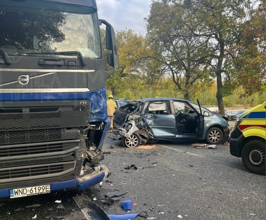 Dk92 de uc otomobil ve bir kamyon carpisti yol kapandi 14877