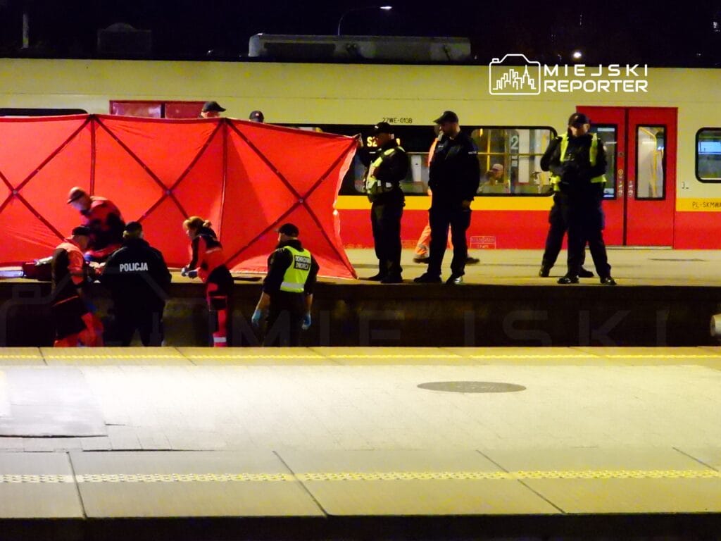 dogu tren i stasyonunda dramatik kaza 19 yasindaki genc trenden inerken platform ile tren arasina dustu tren hareket ederek kol ve bacaklarini ezdi 16976